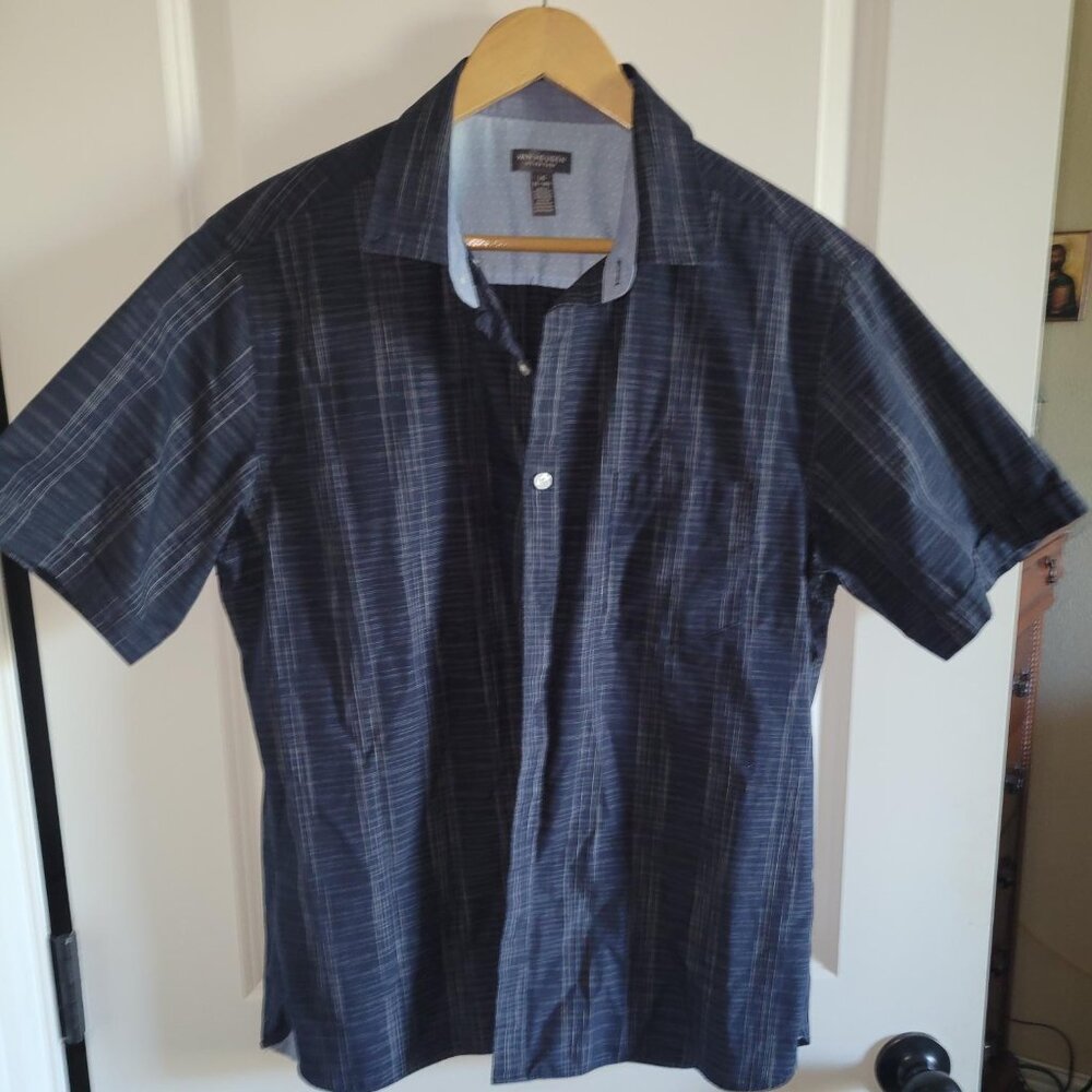 Van Heusen Designer Short Sleeve Men's never-tuck shirt